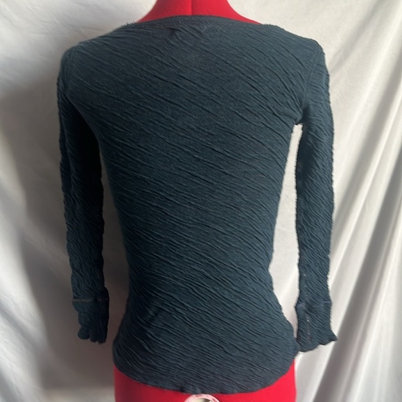 TNA textured v neck long sleeve light knit sweater - Picture 4 of 8